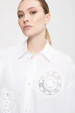 Baumwollbluse mit Häkelapplikation