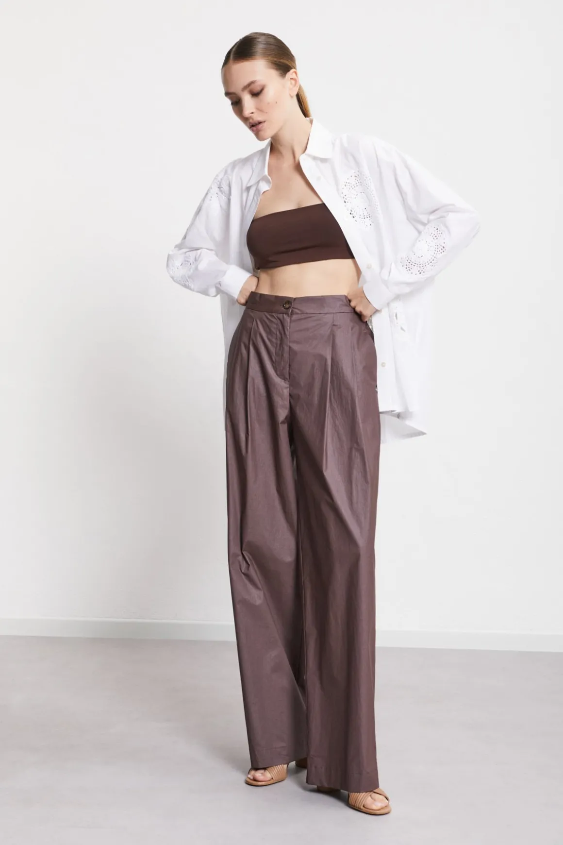 Baumwollbluse mit Häkelapplikation