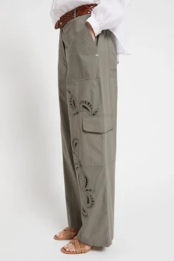 Baumwollhose mit Lochstickerei