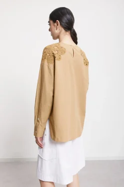 Baumwollshirt mit Häkelapplikation