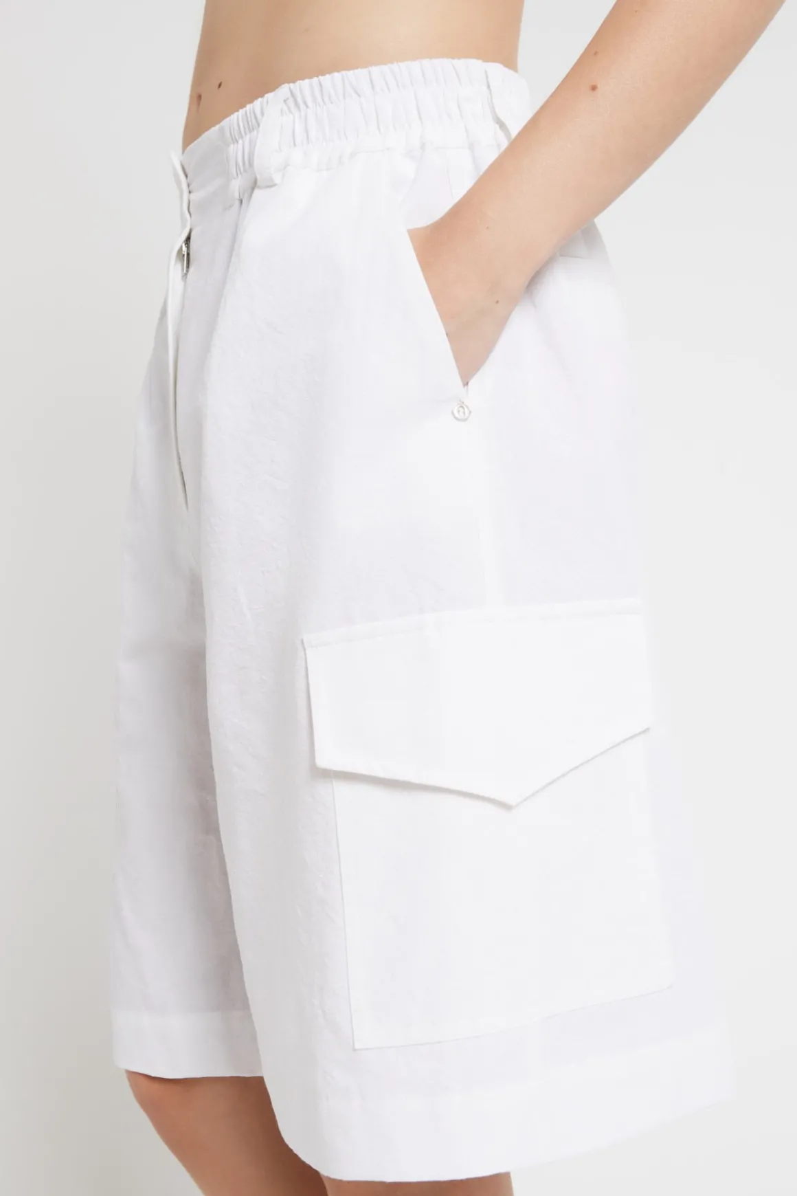 Bermudahose mit Tasche