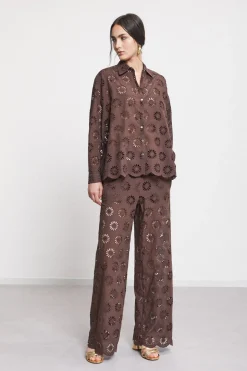 Bluse mit Lochstickerei