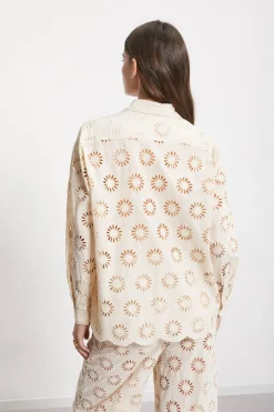 Bluse mit Lochstickerei