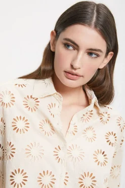 Bluse mit Lochstickerei