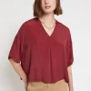 Fließend fallendes Shirt mit V-Ausschnitt