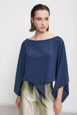 Fließend fallendes Shirt mit weitem Arm