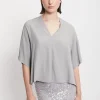 Fließend fallendes Shirt mit V-Ausschnitt