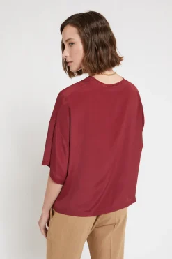 Fließend fallendes Shirt mit V-Ausschnitt