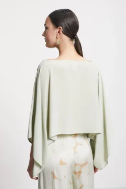 Fließend fallendes Shirt mit weitem Arm