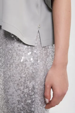 Fließend fallendes Shirt mit V-Ausschnitt