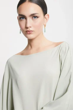 Fließend fallendes Shirt mit weitem Arm