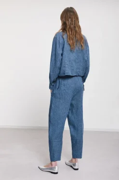 Karottenhose aus bedrucktem Leinen