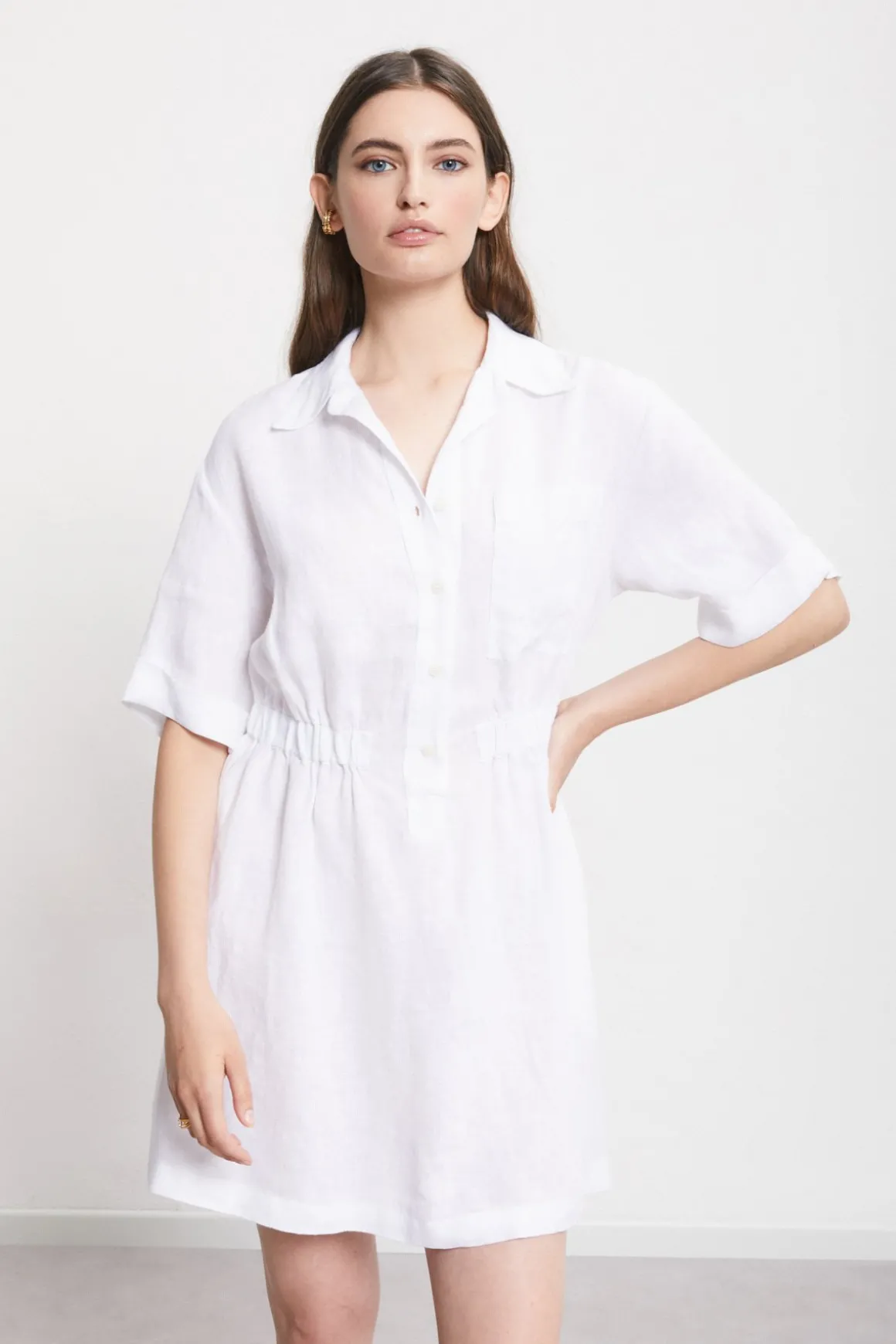 Kurzes Hemdblusenkleid aus Leinen