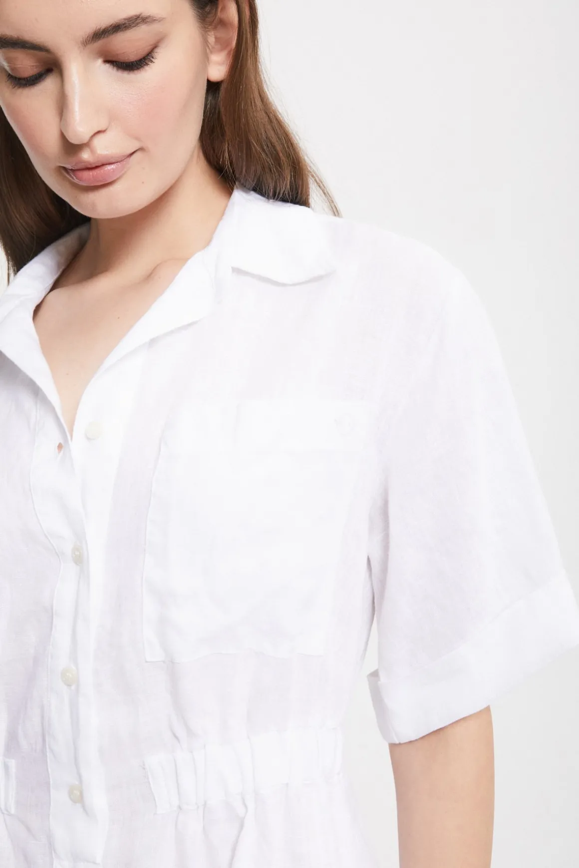 Kurzes Hemdblusenkleid aus Leinen