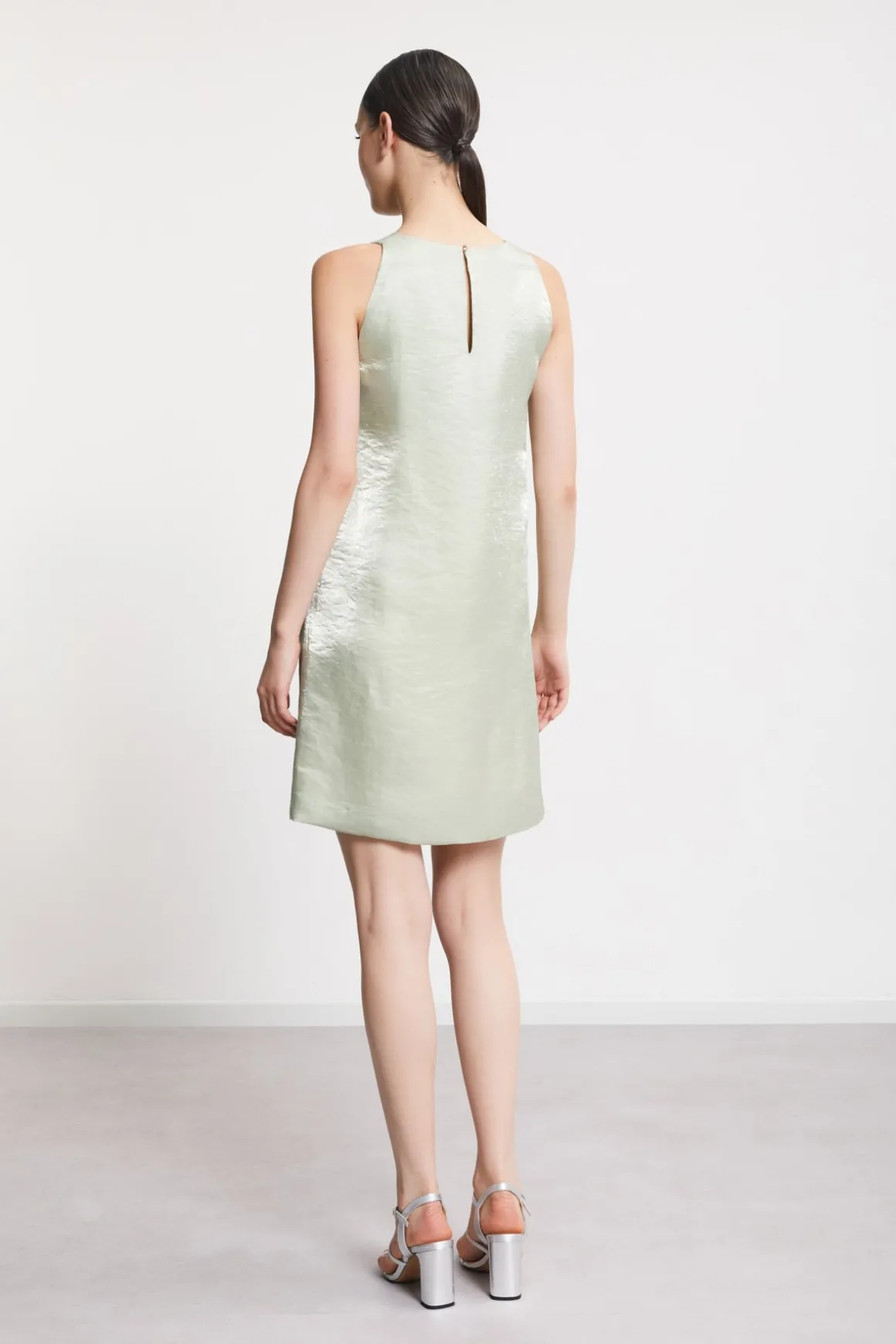 Kurzes Kleid aus Viskose und Leinen