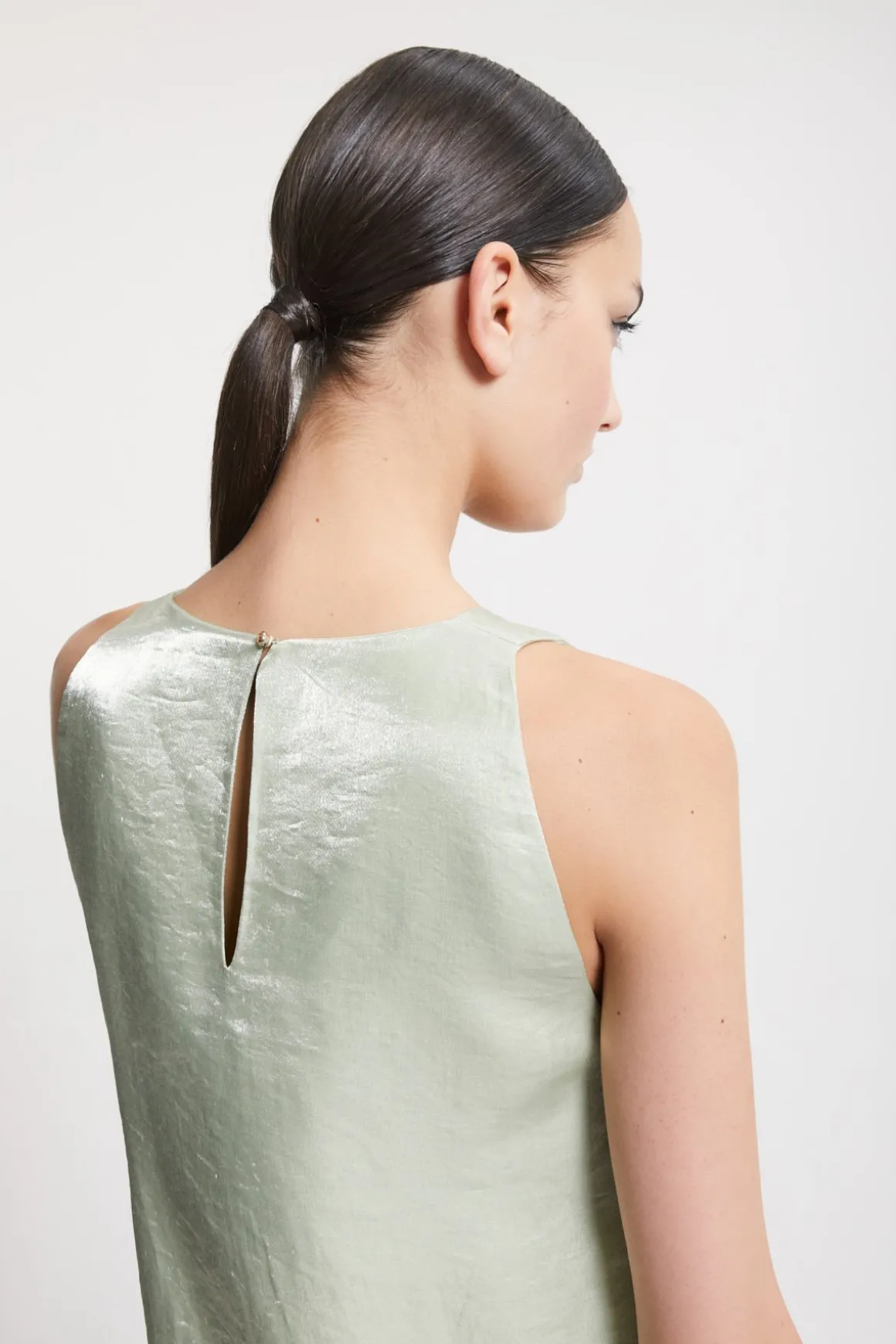 Kurzes Kleid aus Viskose und Leinen