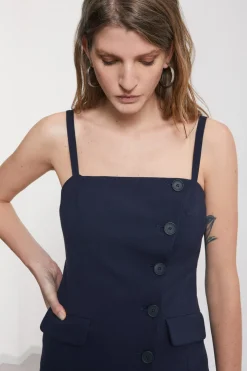 Kurzes Kleid mit Knöpfen