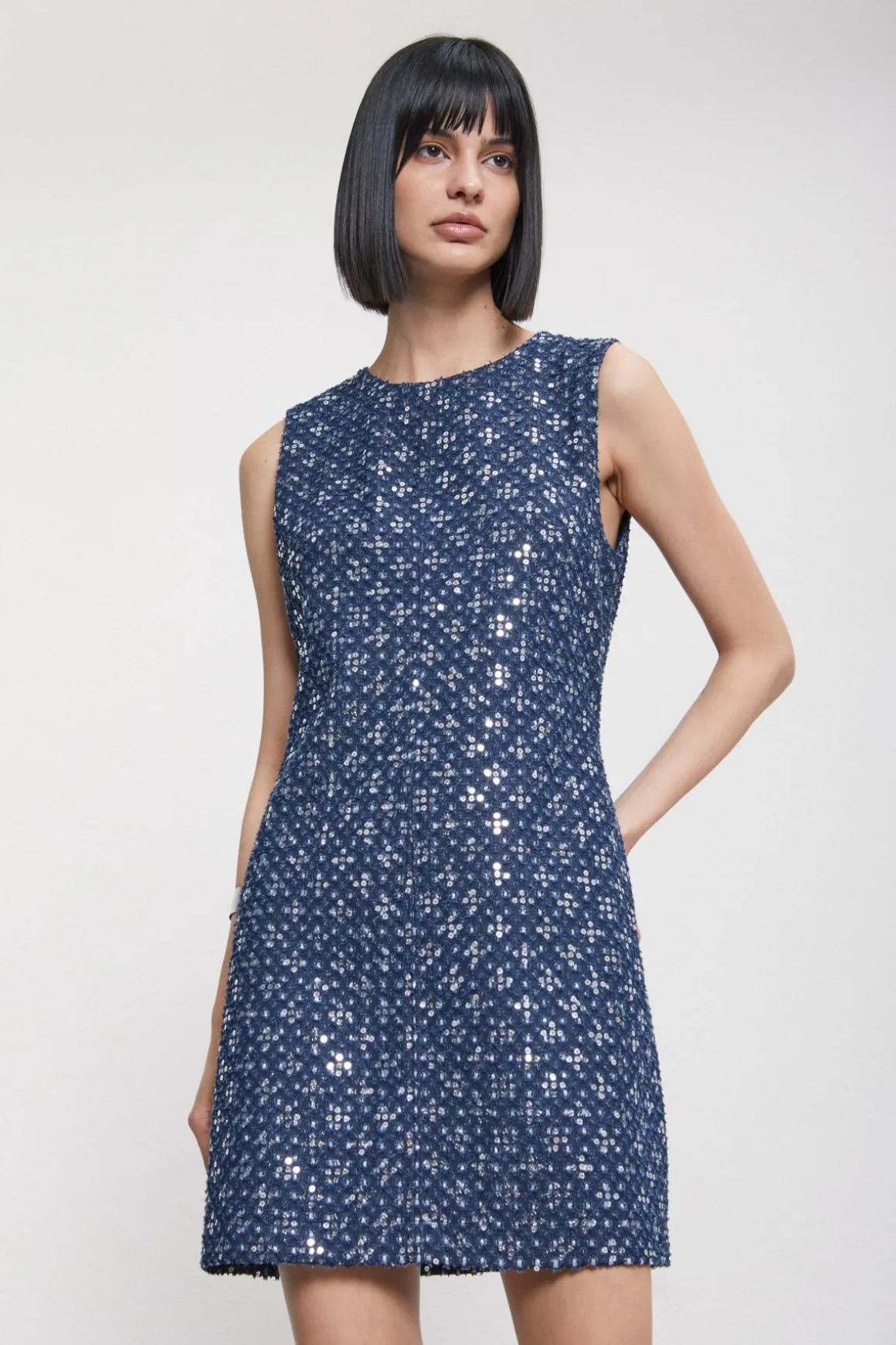 Kurzes Kleid mit Pailletten