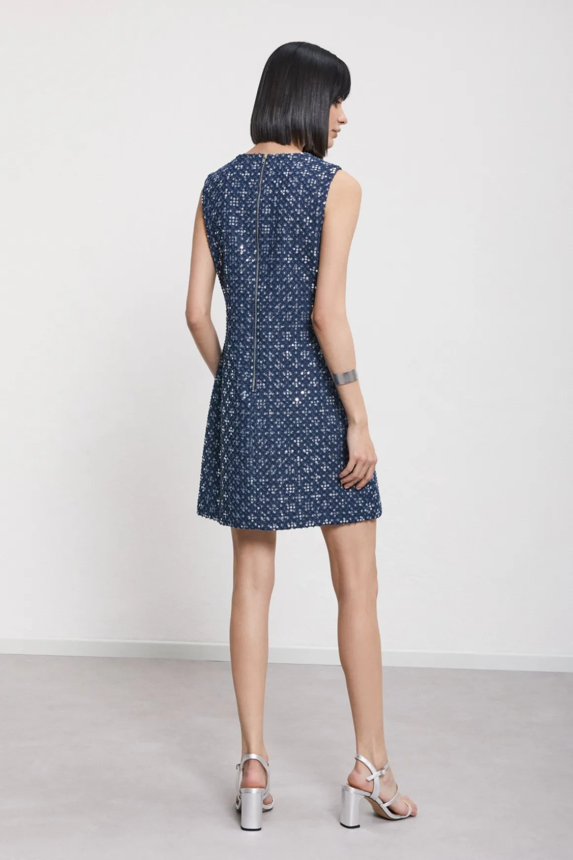 Kurzes Kleid mit Pailletten