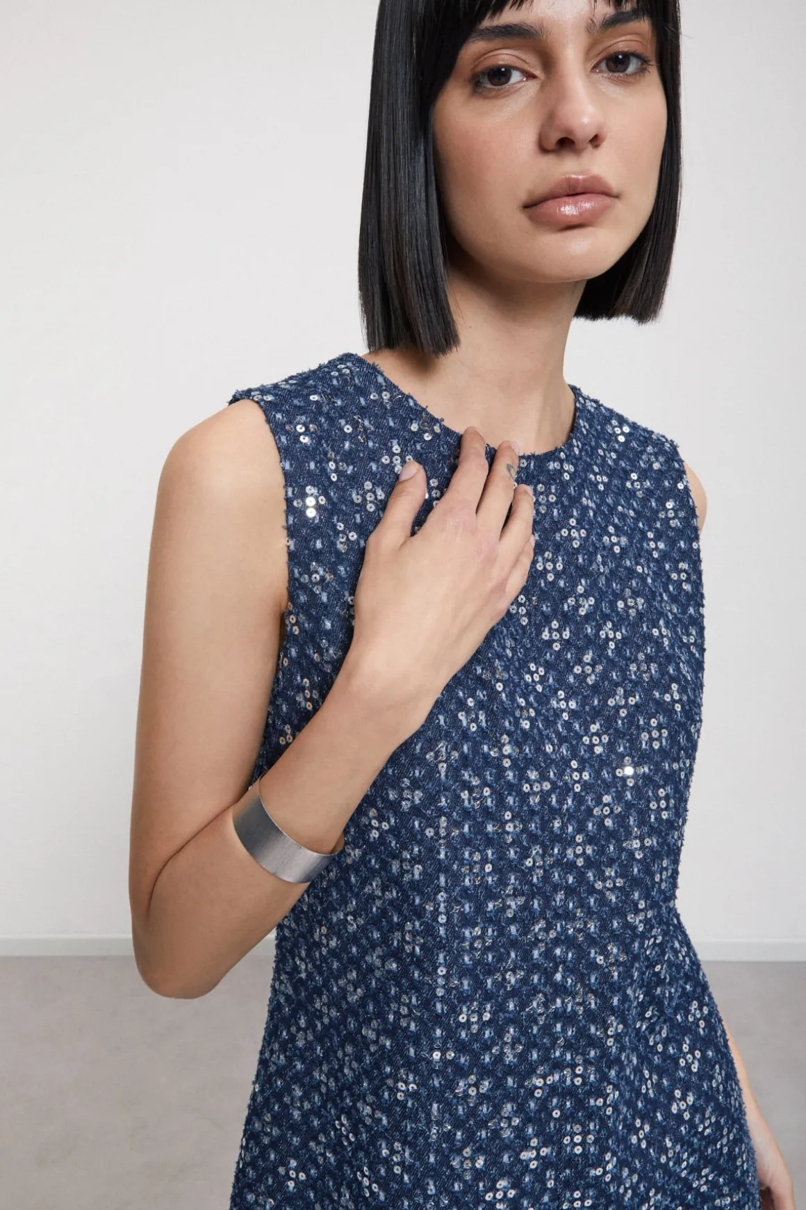 Kurzes Kleid mit Pailletten