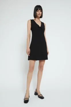 Kurzes Kleid mit Schleife