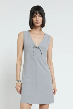 Kurzes Kleid mit Schleife