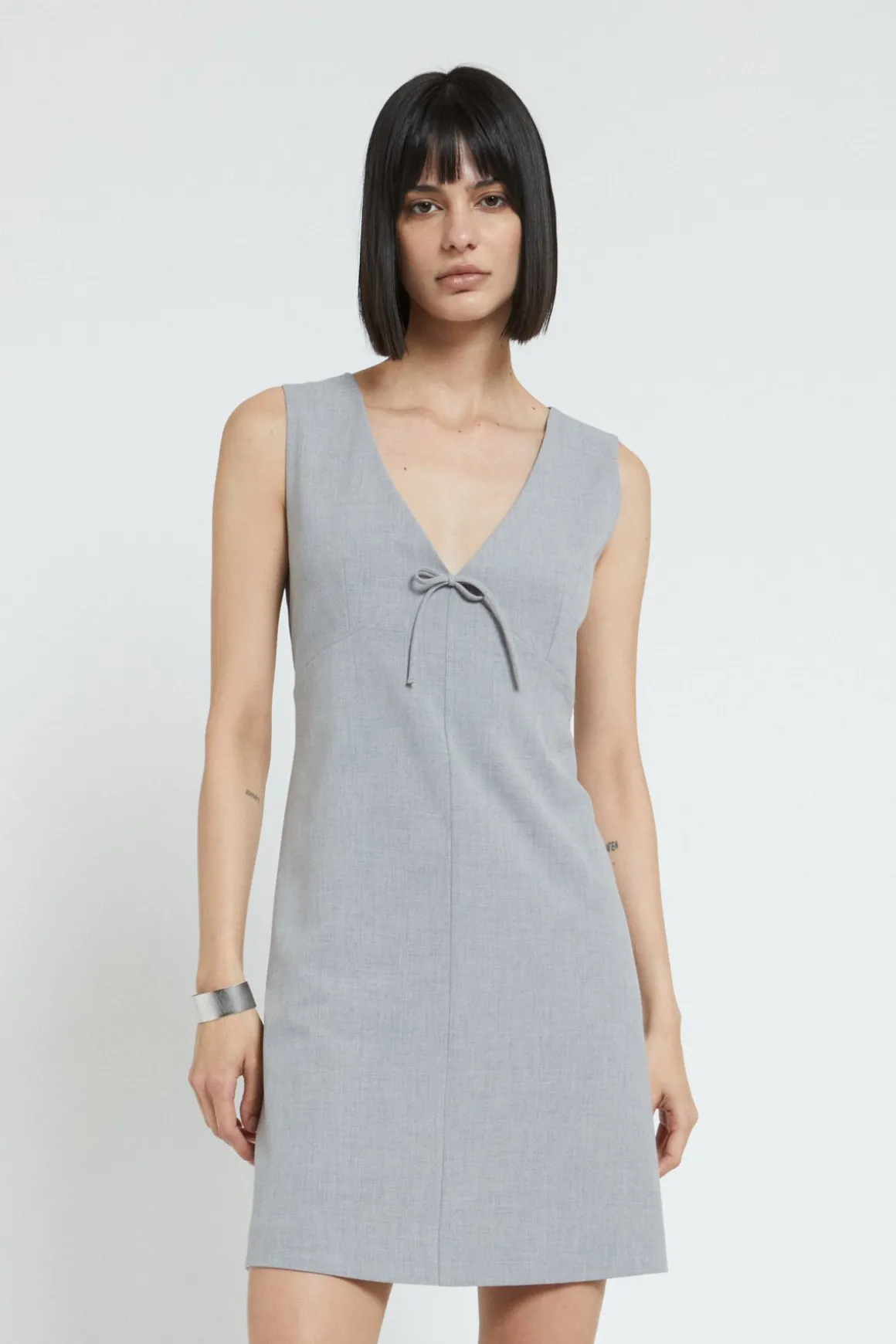 Kurzes Kleid mit Schleife