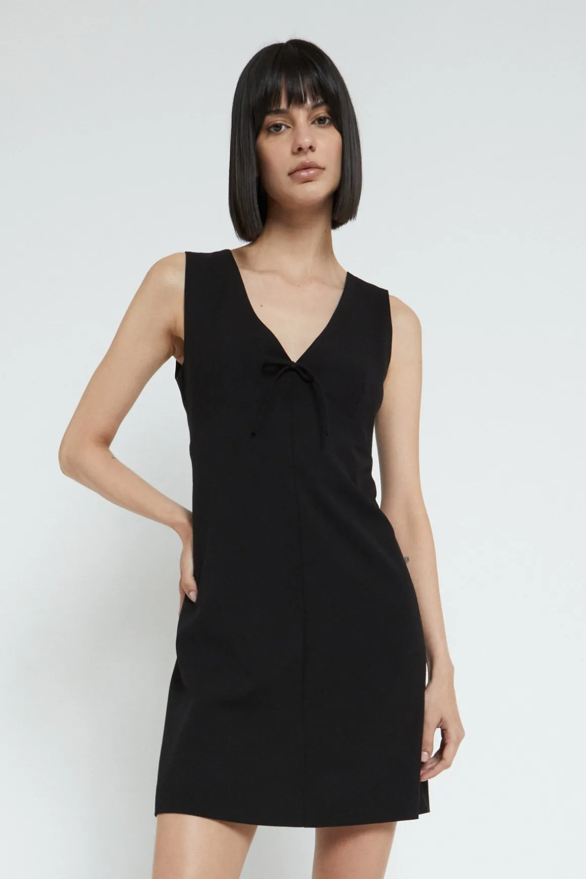 Kurzes Kleid mit Schleife