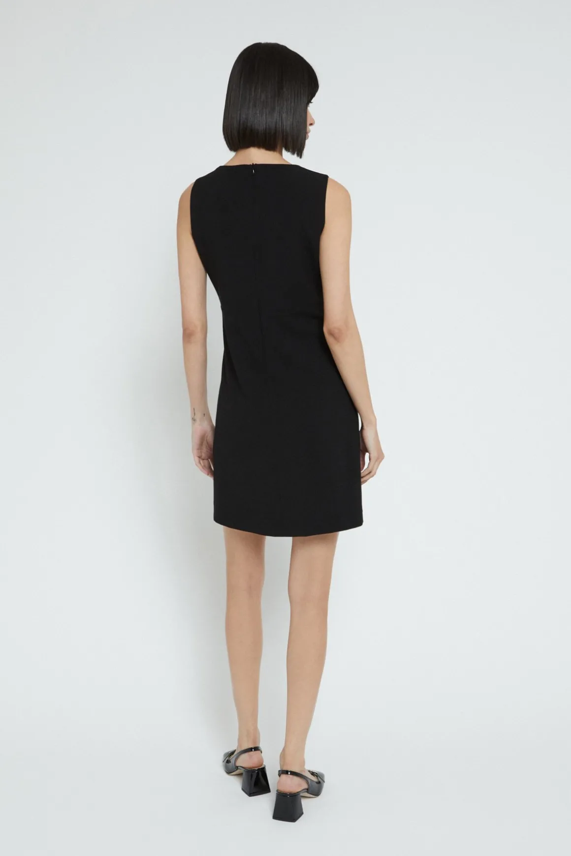 Kurzes Kleid mit Schleife