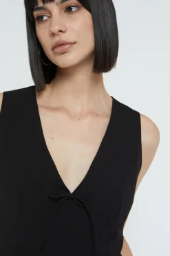 Kurzes Kleid mit Schleife