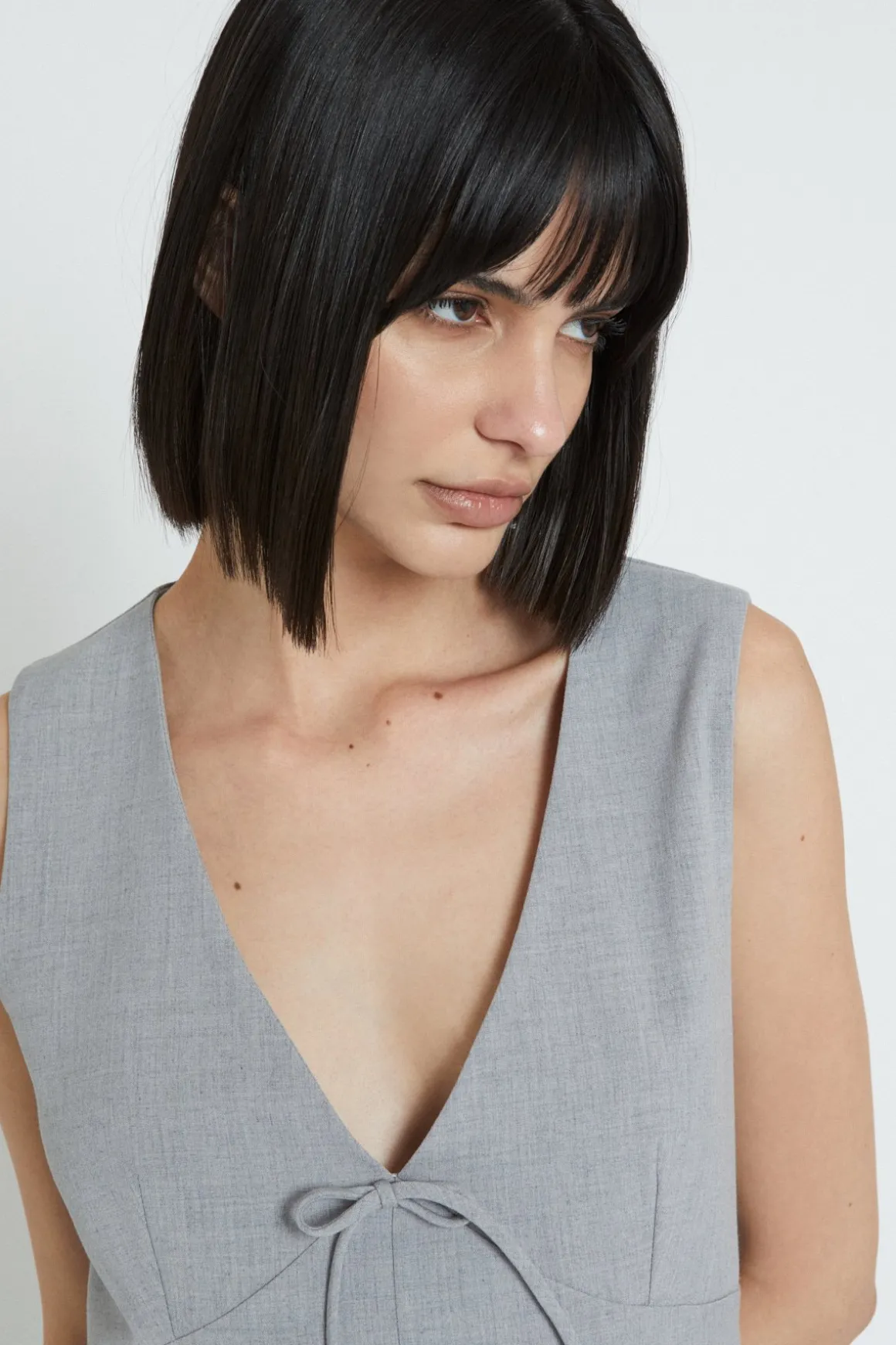 Kurzes Kleid mit Schleife