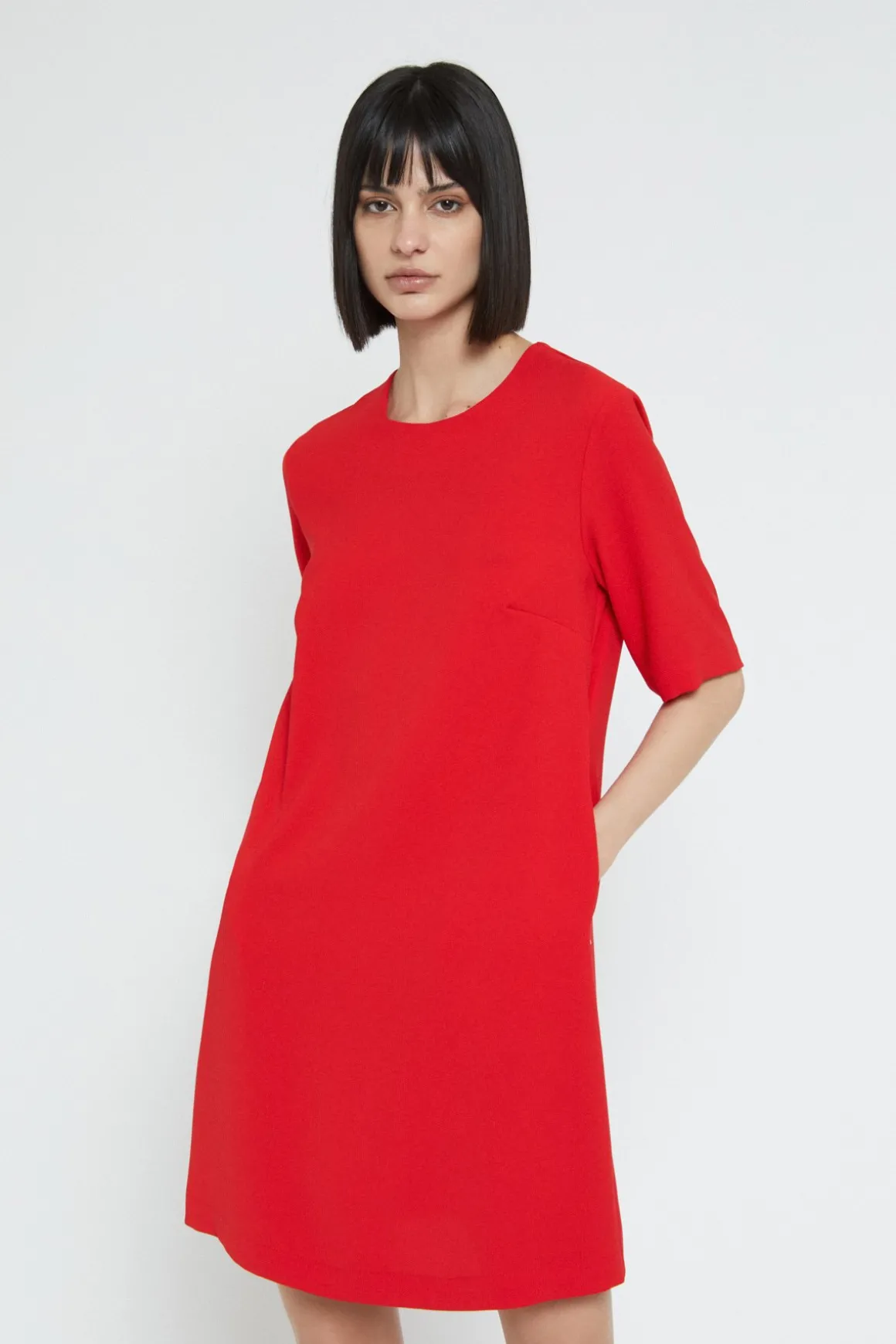 Kurzes unifarbenes Kleid