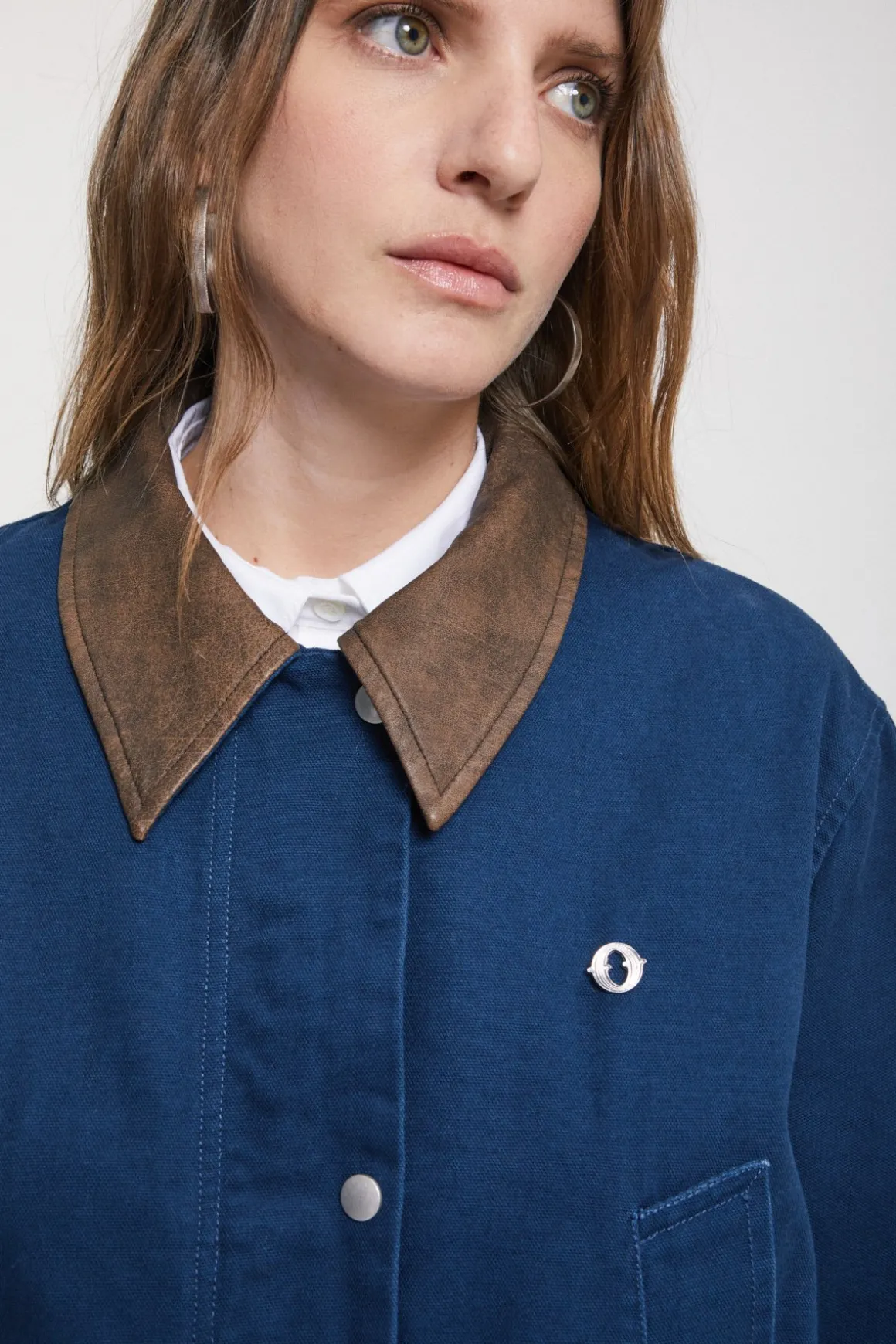 Langer Trenchcoat aus Baumwolle