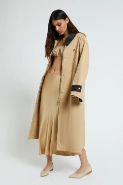 Langer Trenchcoat aus Baumwolle