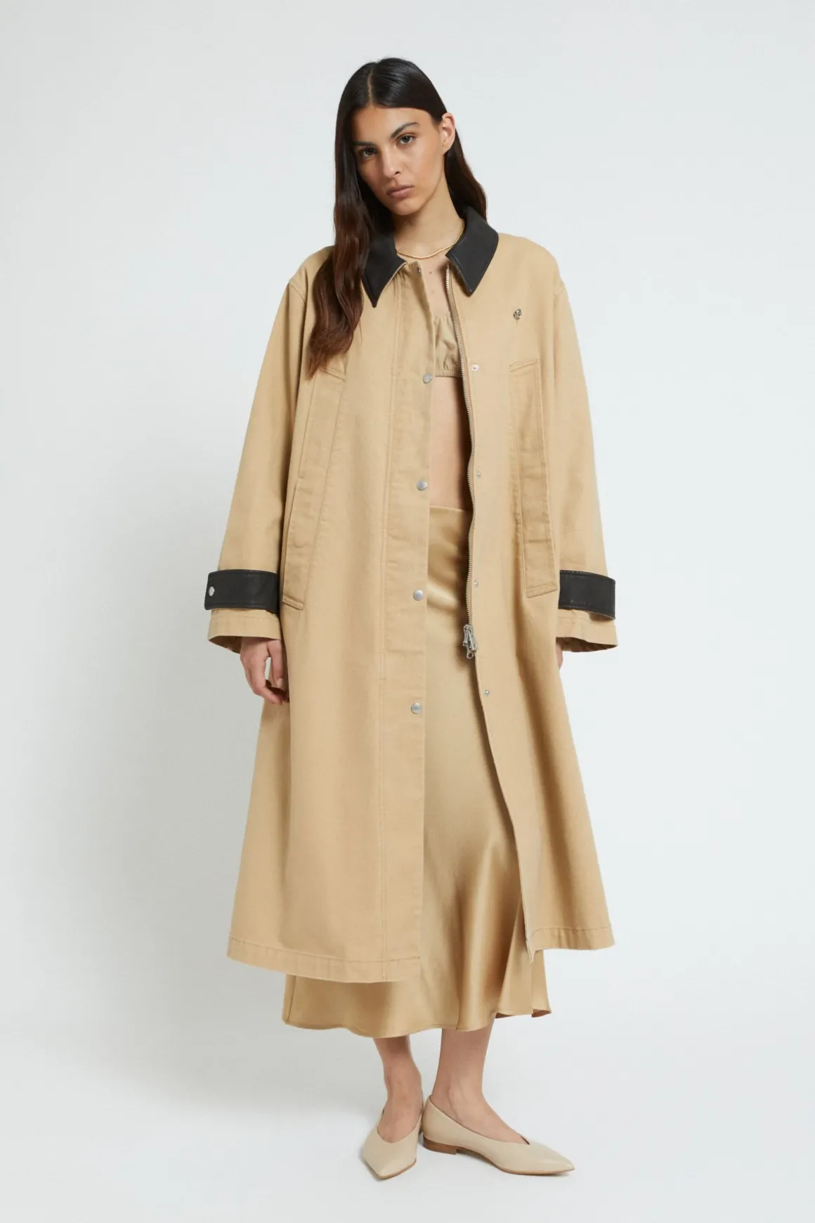 Langer Trenchcoat aus Baumwolle