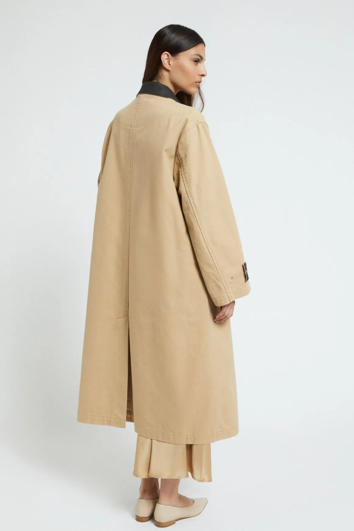 Langer Trenchcoat aus Baumwolle