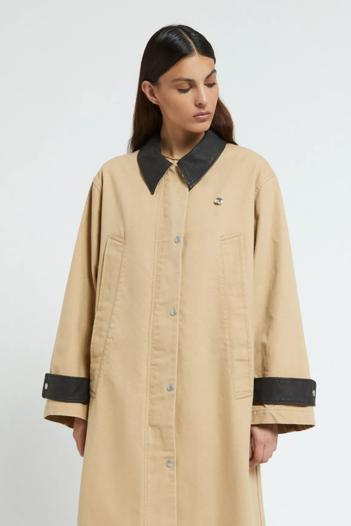 Langer Trenchcoat aus Baumwolle