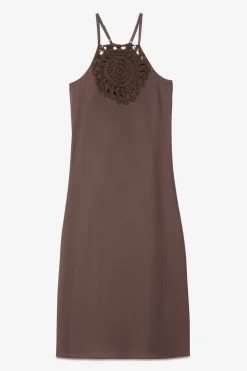 Langes Baumwollkleid mit eingesetzter Häkelarbeit