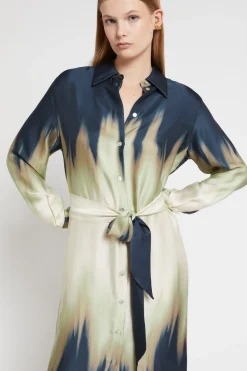 Langes Hemdblusenkleid aus bedruckter Viskose