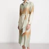 Langes Hemdblusenkleid aus bedruckter Viskose