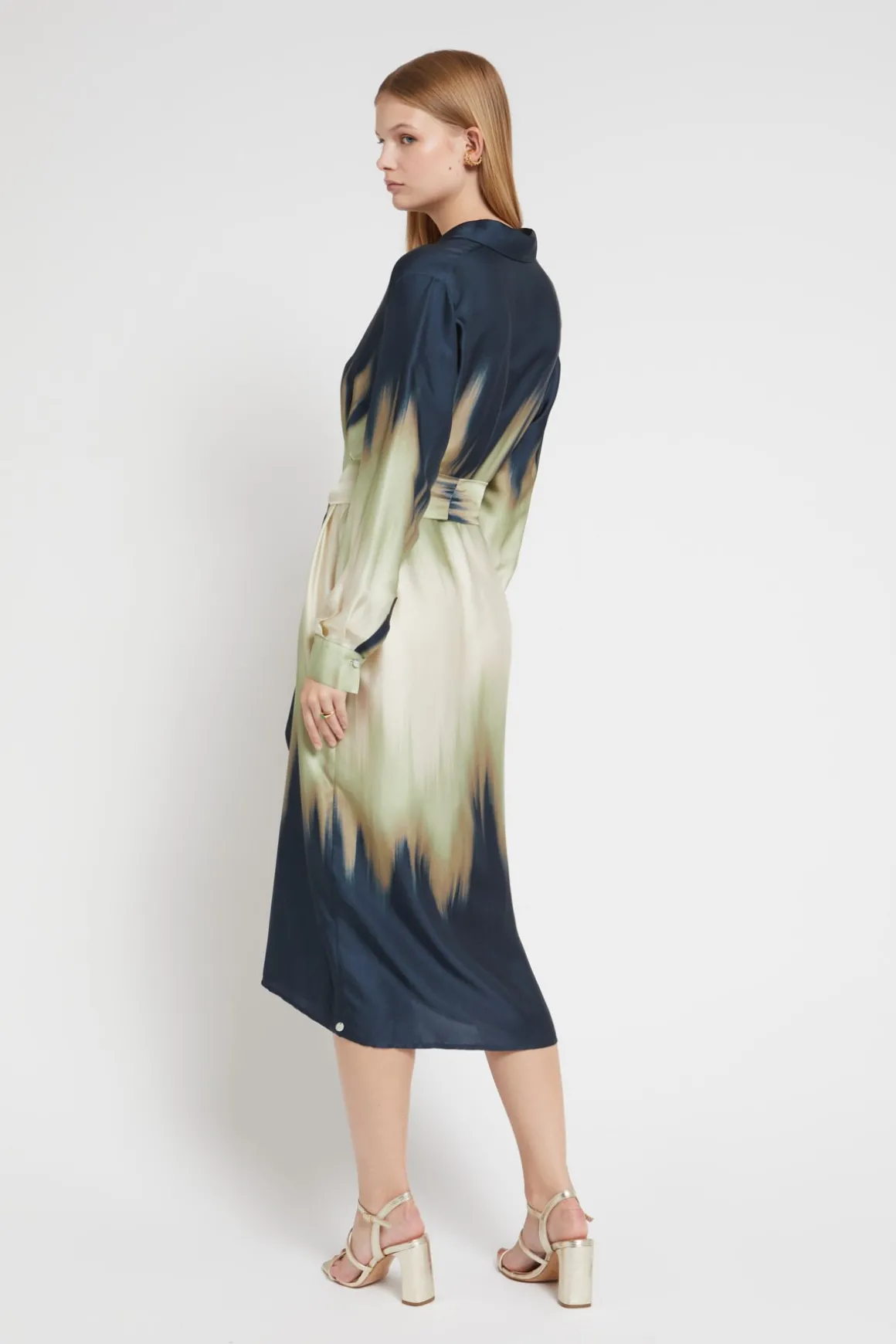 Langes Hemdblusenkleid aus bedruckter Viskose