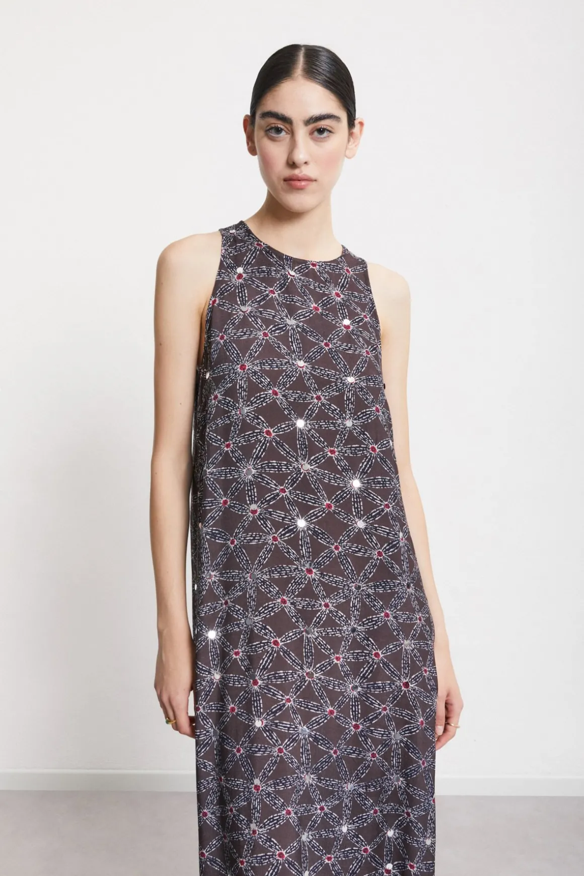 Langes Kleid aus bedrucker Viskose mit Schlitz