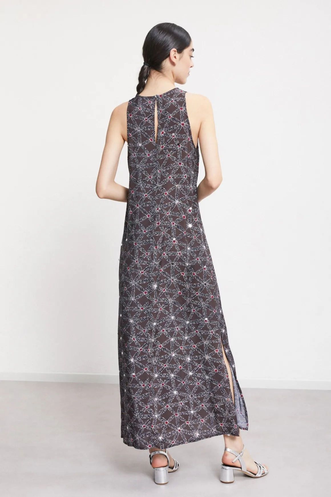 Langes Kleid aus bedrucker Viskose mit Schlitz