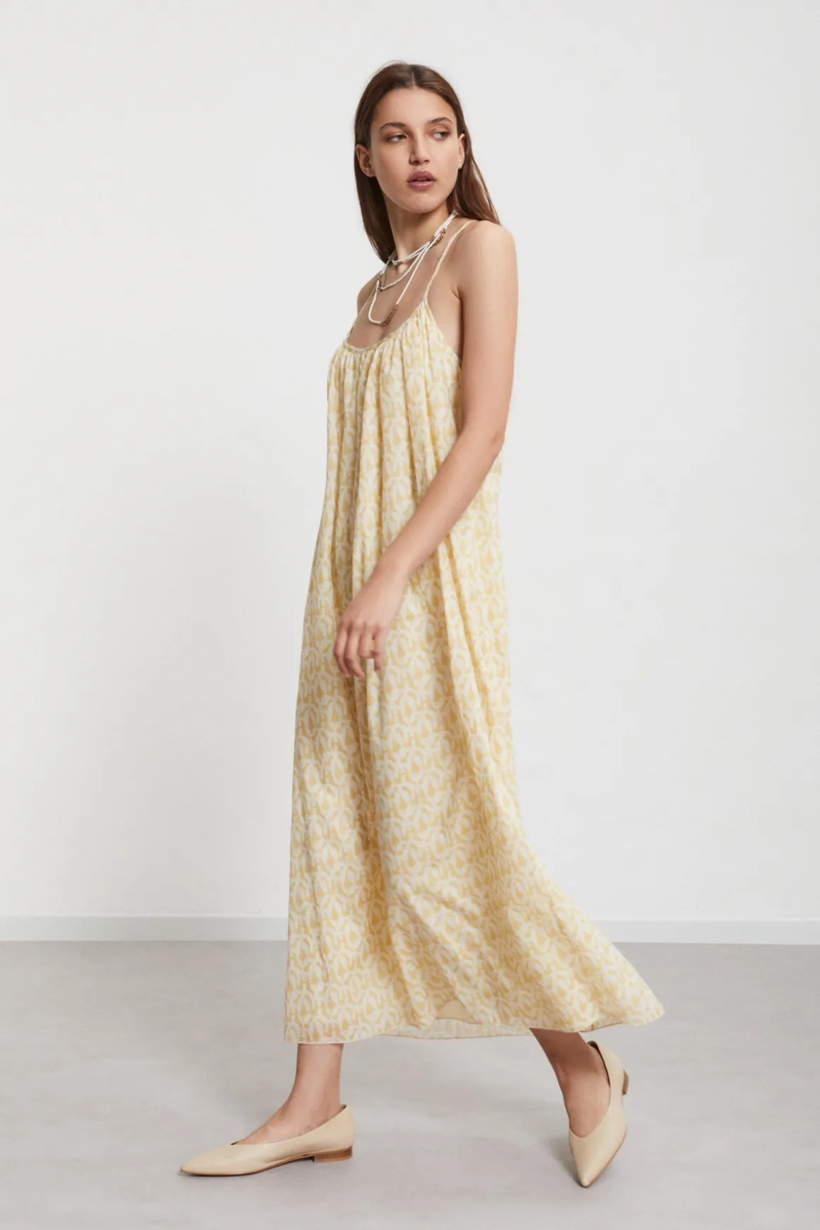 Langes Kleid aus bedruckter Baumwolle