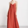 Langes Kleid aus satiniertem Leinen