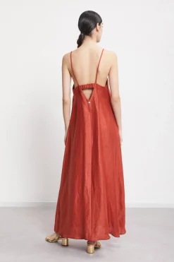 Langes Kleid aus satiniertem Leinen