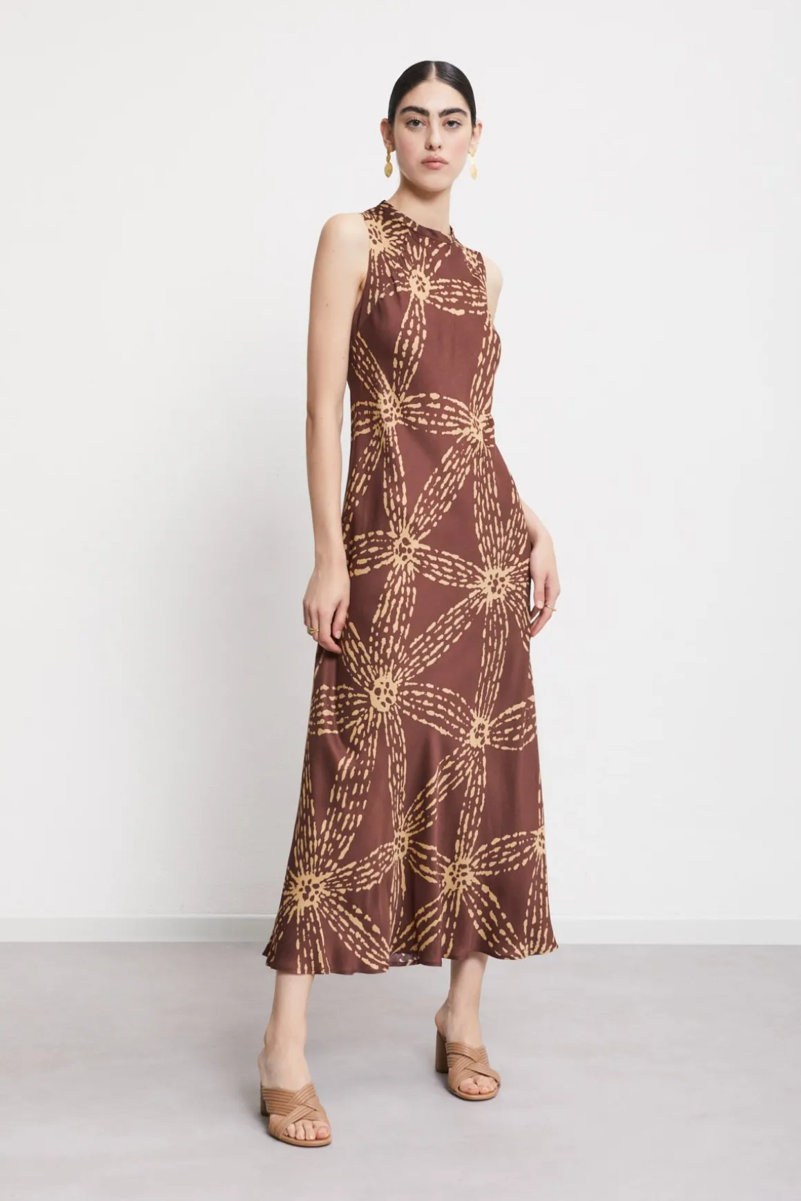 Langes Kleid aus Viskosesatin