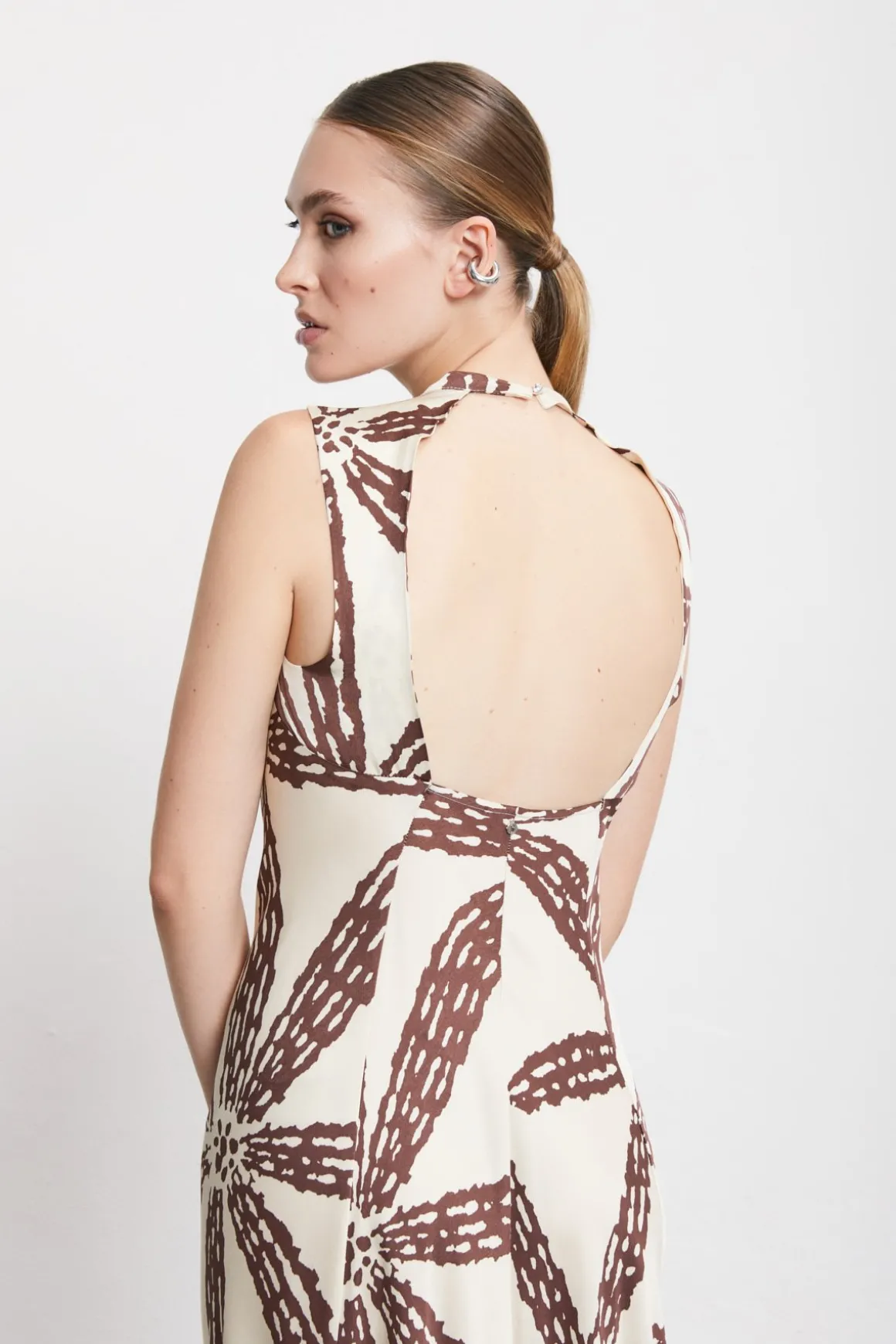 Langes Kleid aus Viskosesatin