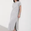 Langes Kleid mit Schlitz