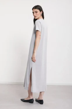 Langes Kleid mit Schlitz